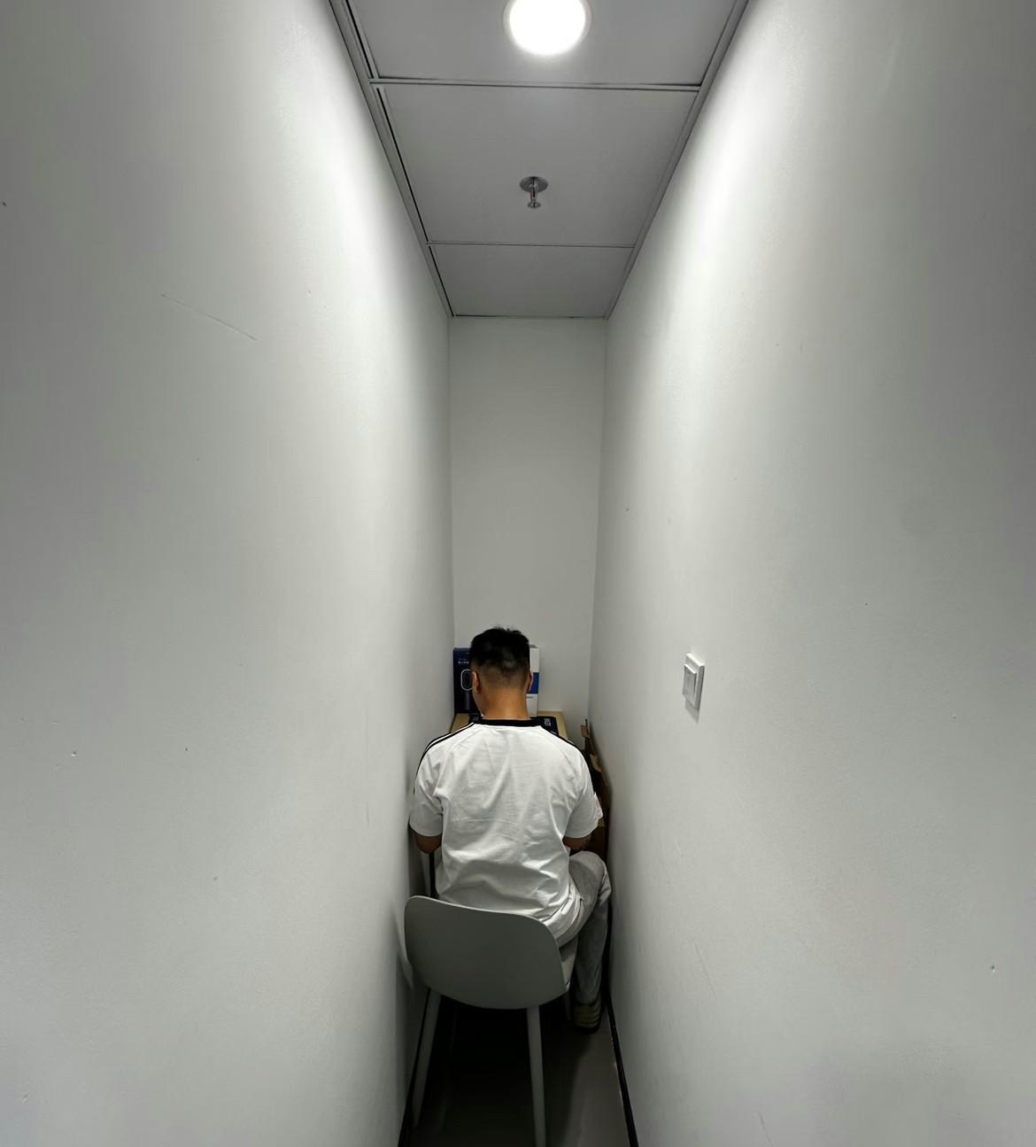 你肯定没见过一平米的公司长什么样子？深圳果然很深圳，长见识了！真的很离谱，这公