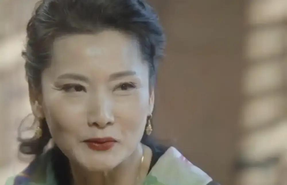 他们说你嫁对了人。这句话，错得离谱。何赛飞和杨楠的婚姻，不是“嫁对”，是“