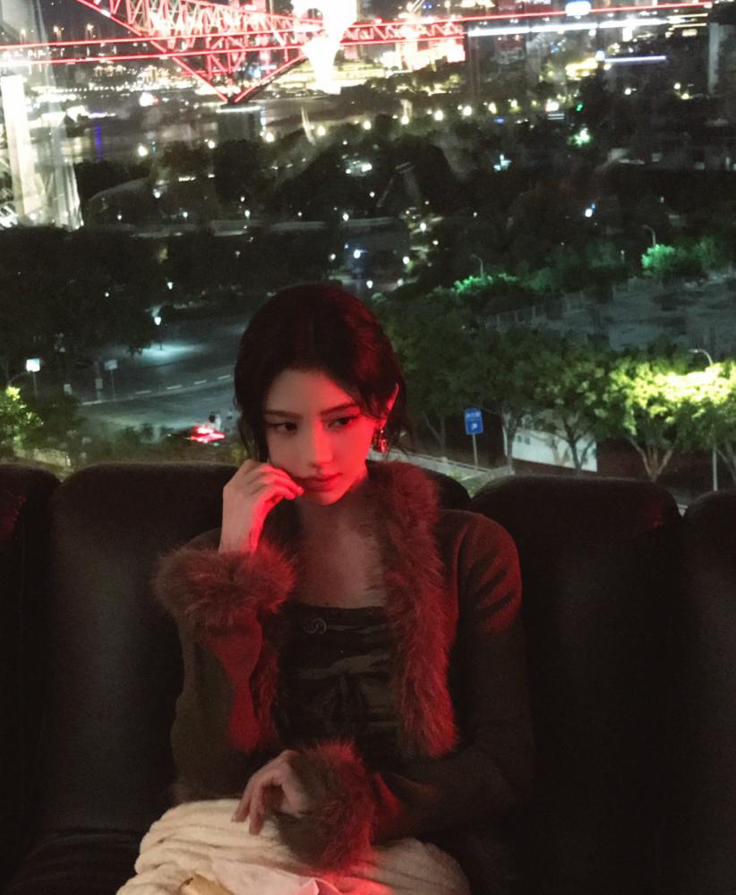 现在资本最喜欢的女演员，鞠婧祎凭什么？关于她是否整容这件事都吵了十几年啦，至今