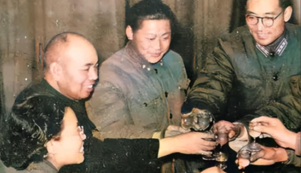 1955年，许世友喝得正高兴时，接到了北京打来的电话，他显得有些不悦，冷冷地说：