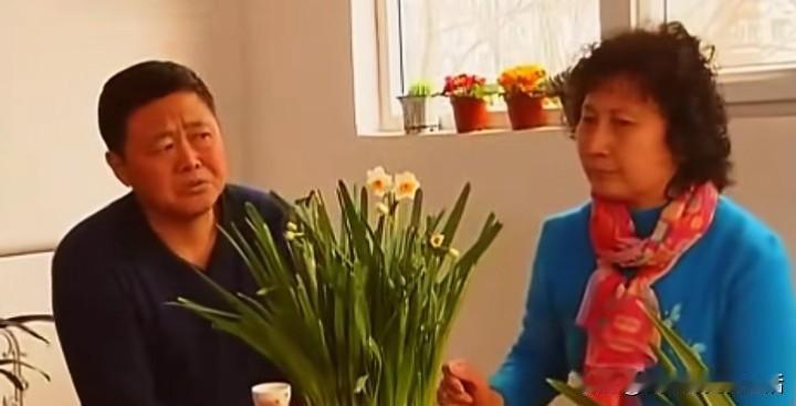 何云伟的父母看起来身高都挺正常的，怎么生了个儿子个子这么矮？何云伟的父母都来自