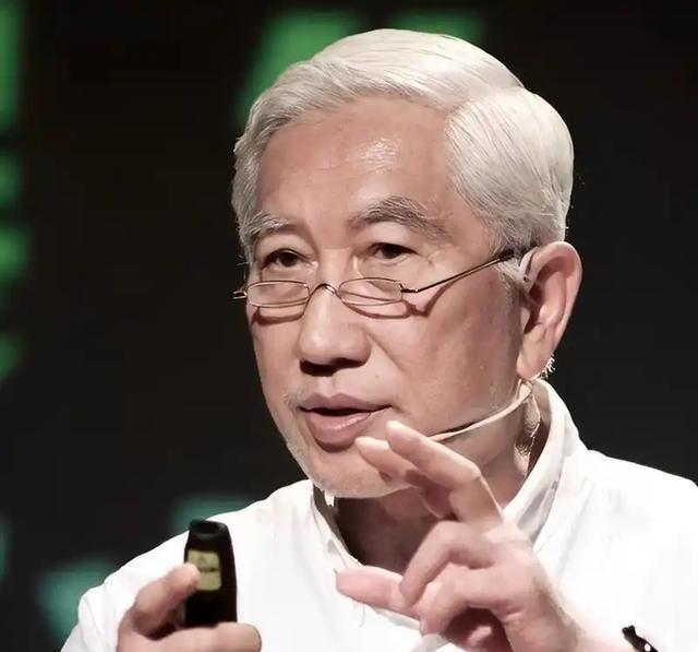 清华大学教授一语道破：搞无人驾驶汽车、无人酒店、饭店机器人都不奇怪，但现在的智能