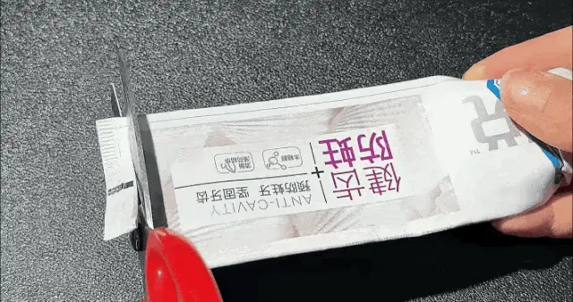 牙膏皮剪一刀变清洁神器！厨房省百元，环保又省钱