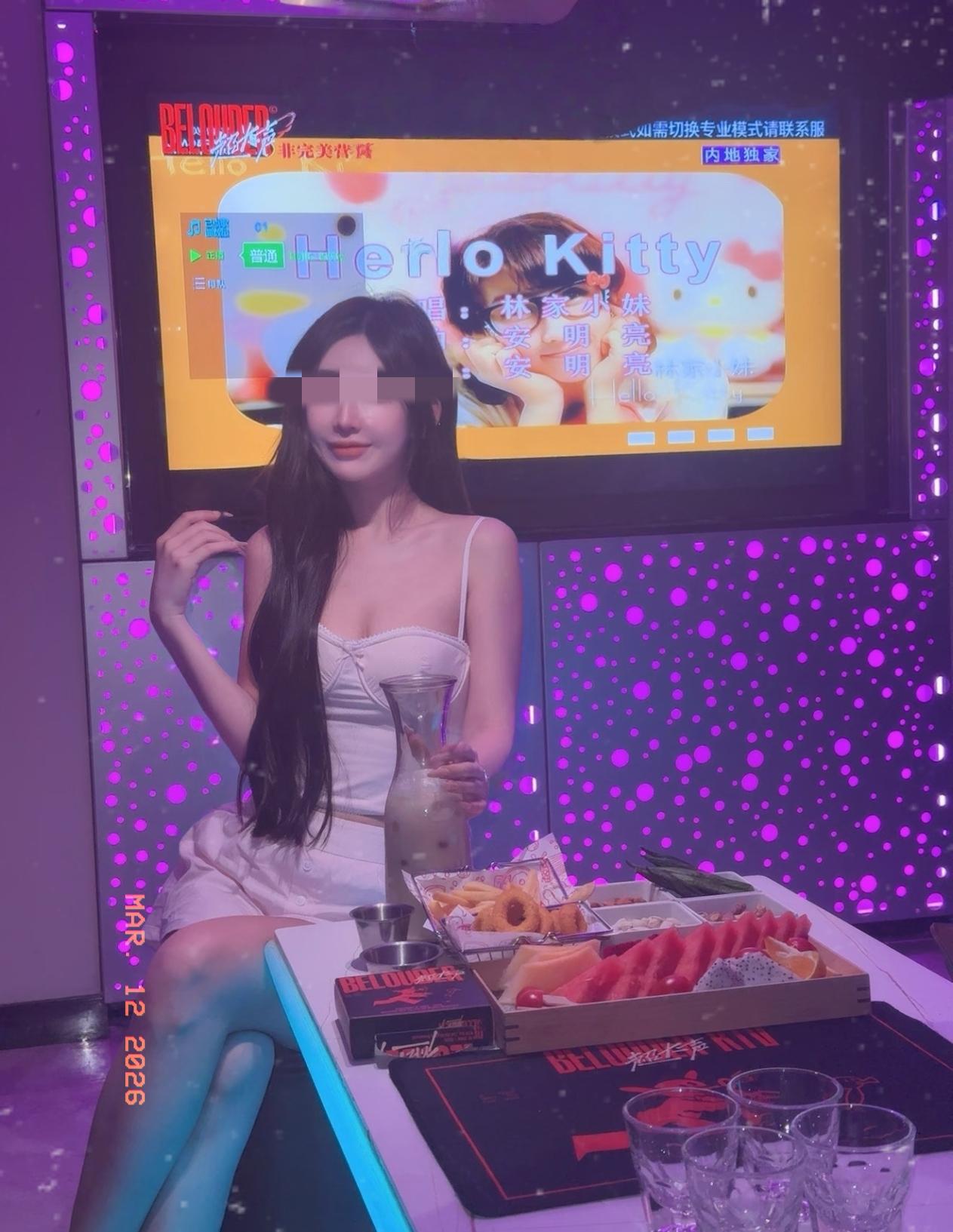 今年KTV里的姑娘们，日子是真的不好过。我认识一个带队的女生叫兰兰，手底下管着