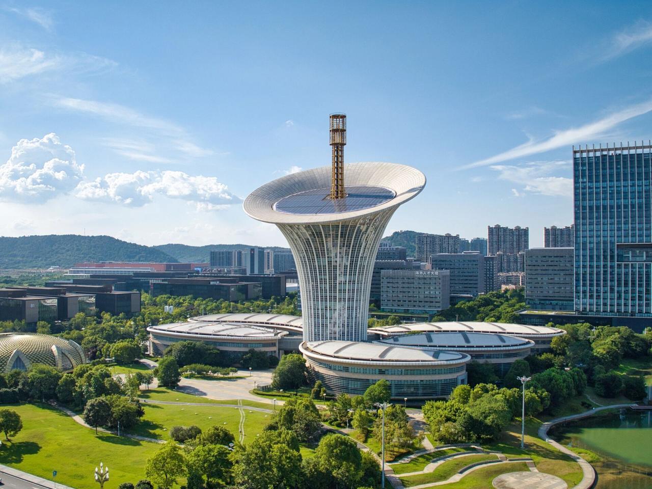 对于武汉的美食，最耳熟能详的是武汉热干面，武汉热干面一出锅，放点调料，最后再放些