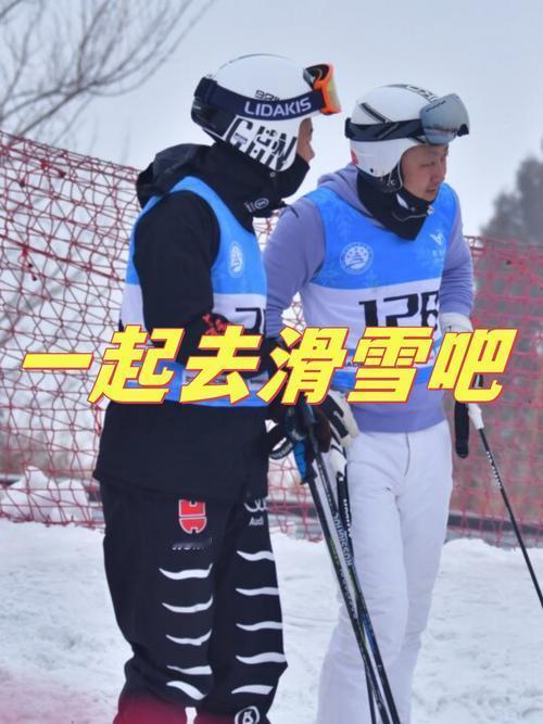 2025年12月，王菲现身日本二世谷滑雪场，与刘嘉玲、梁朝伟夫妇共度冬日时光。她