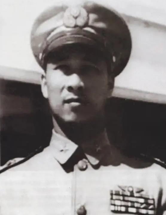 1966年，蒋介石的御用飞行员衣复恩，突然被捕，被关入监狱长达1066天，出狱后