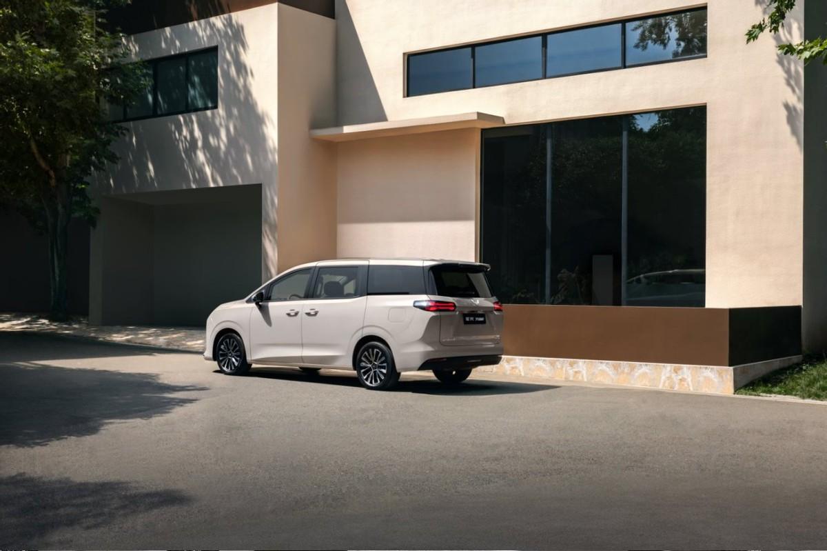 五菱的星光730最近的热度有多高？各大平台微博都快被它的“双认证”刷爆了！“中国