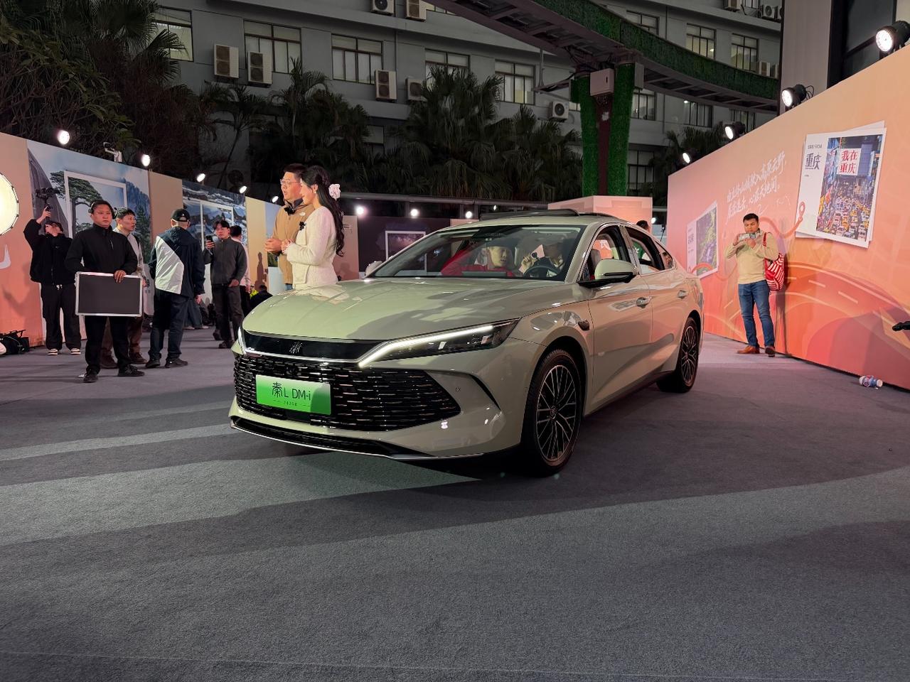 比亚迪这也太狠了2026款秦LDMi来了，200KM纯电续航才11