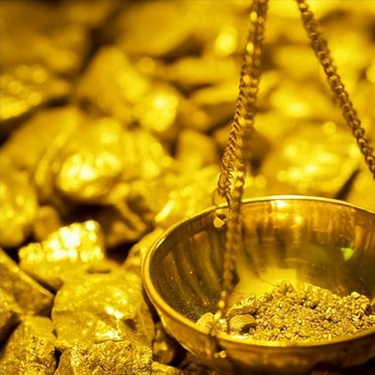 1980年，沈阳妇女黄淑珍带着3斤黄金来银行兑换。工作人员一眼就看出来她