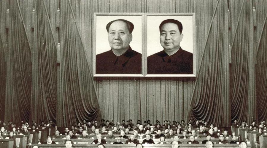 1978年，全国五届人大一次会议在北京召开。中共中央主席华国锋，等中央领导同志出