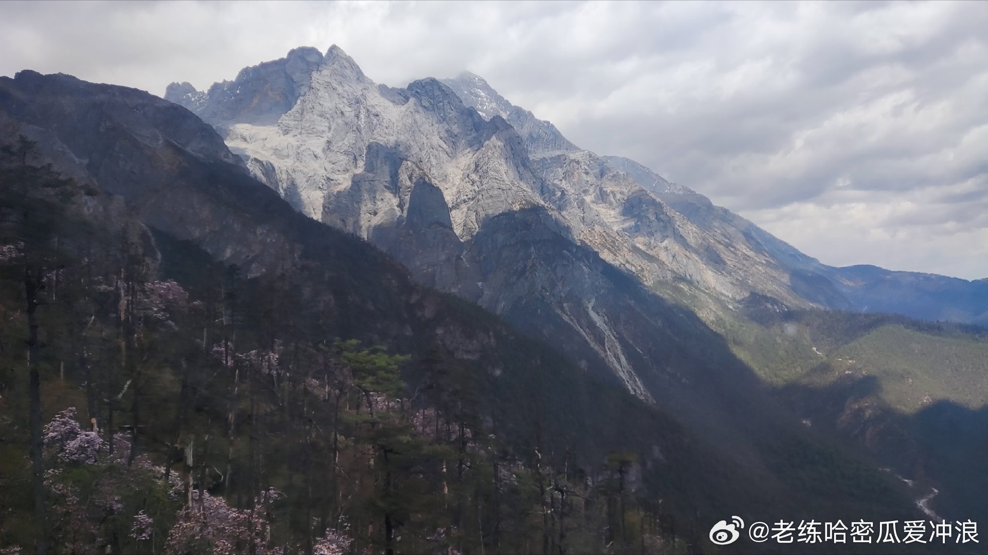 八月最美好的自驾旅途，是开着我的深蓝S05？不，S07，带上爱人，四个人一起奔赴远方。特意提前测试高