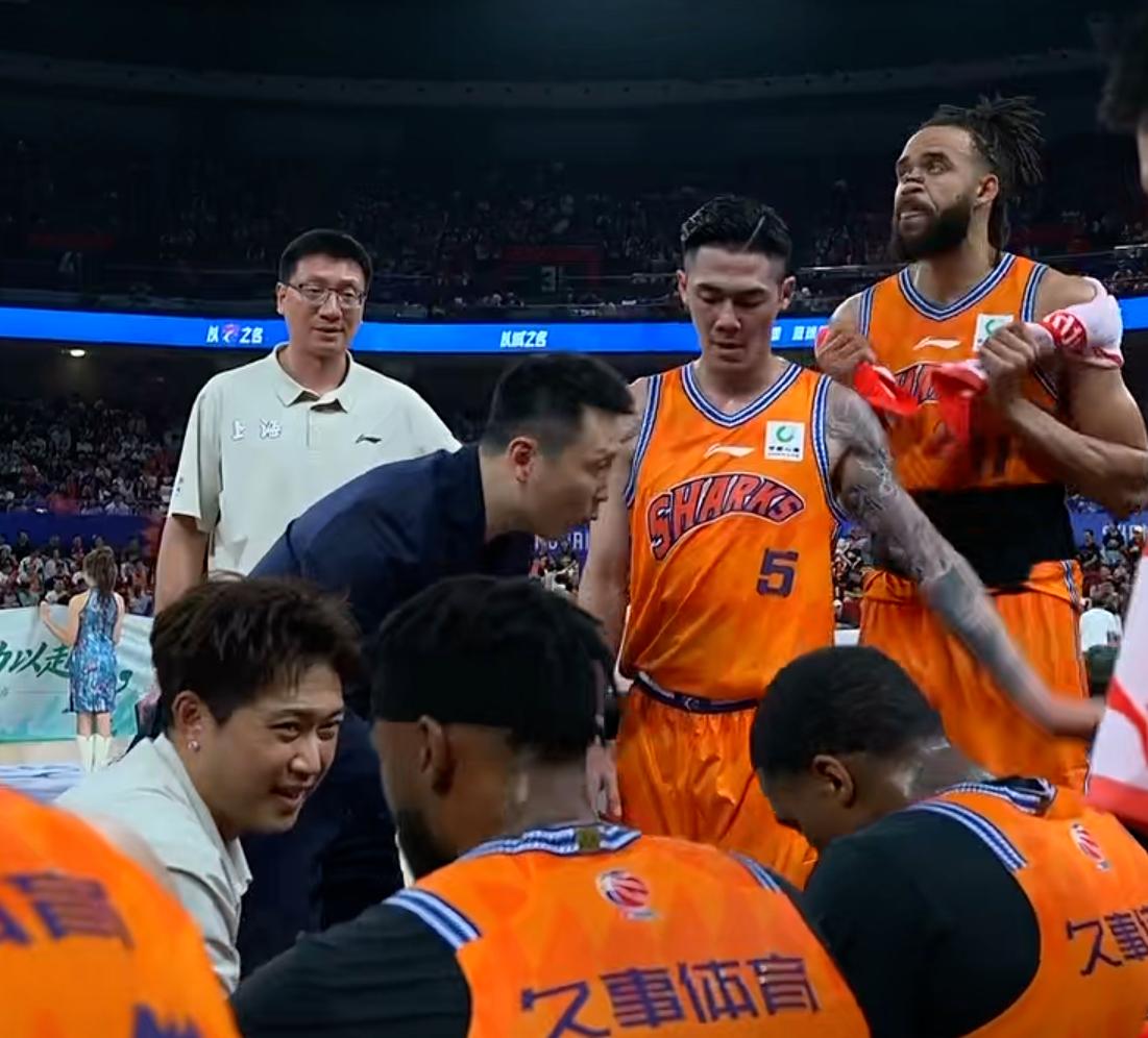CBA揭幕战上海男篮102-68大胜深圳，谁是赢球功臣？数据一目了然1、王哲林