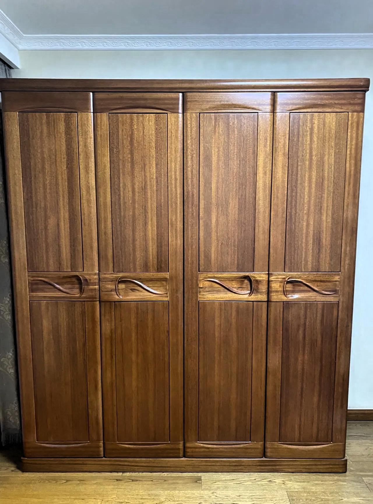 我弟弟搬新家了，屋里的衣柜不要了让我拉走，一开始说他自己出运费，我满心欢喜都安排