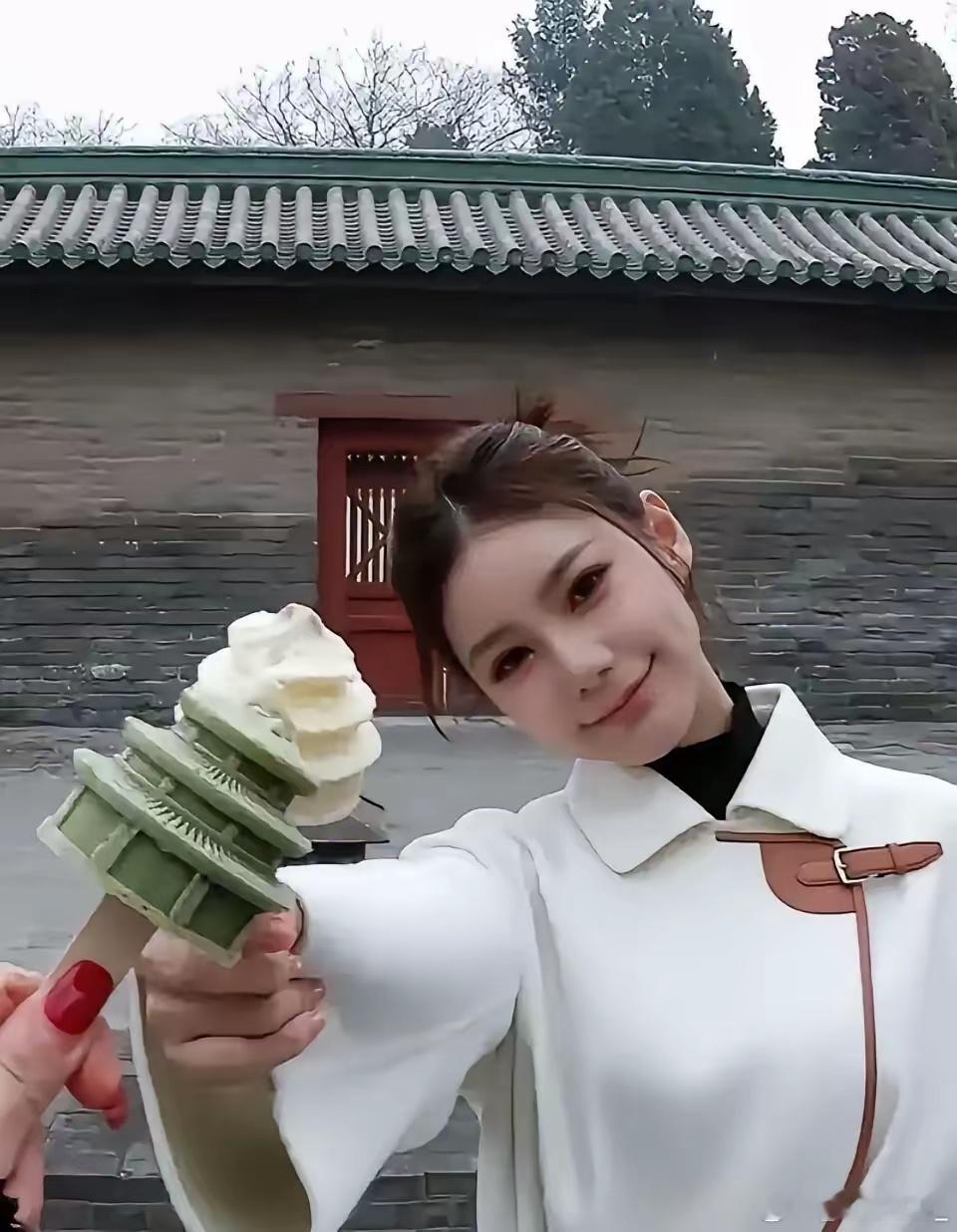 多读书还是有用的，不信你看马筱梅，表面上说不让孩子去陈建州家玩游戏，实则上不想点