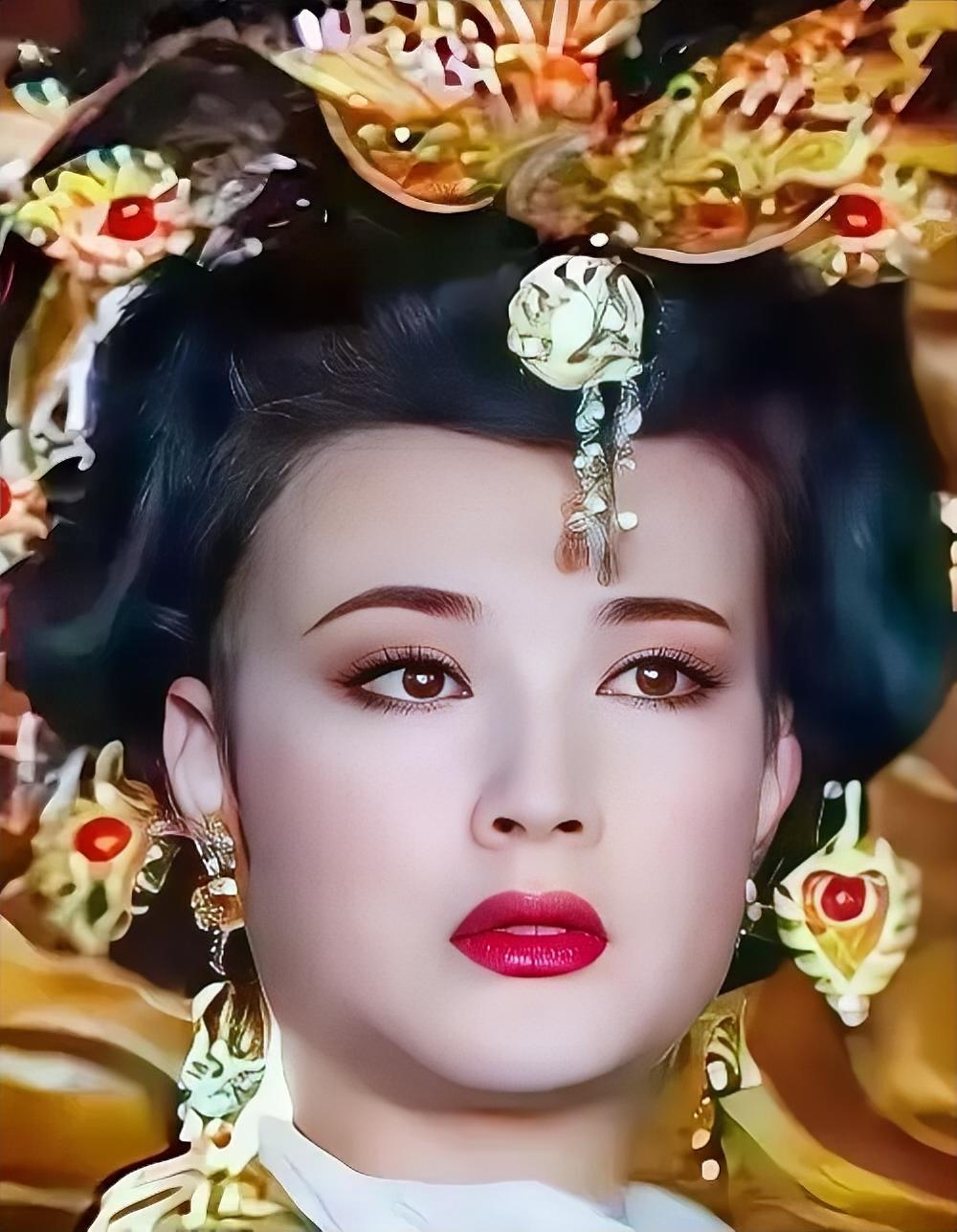 649年，李世民病危。太子李治一把搂住武则天道：“与其喊你为母，不如喊你为妻，”