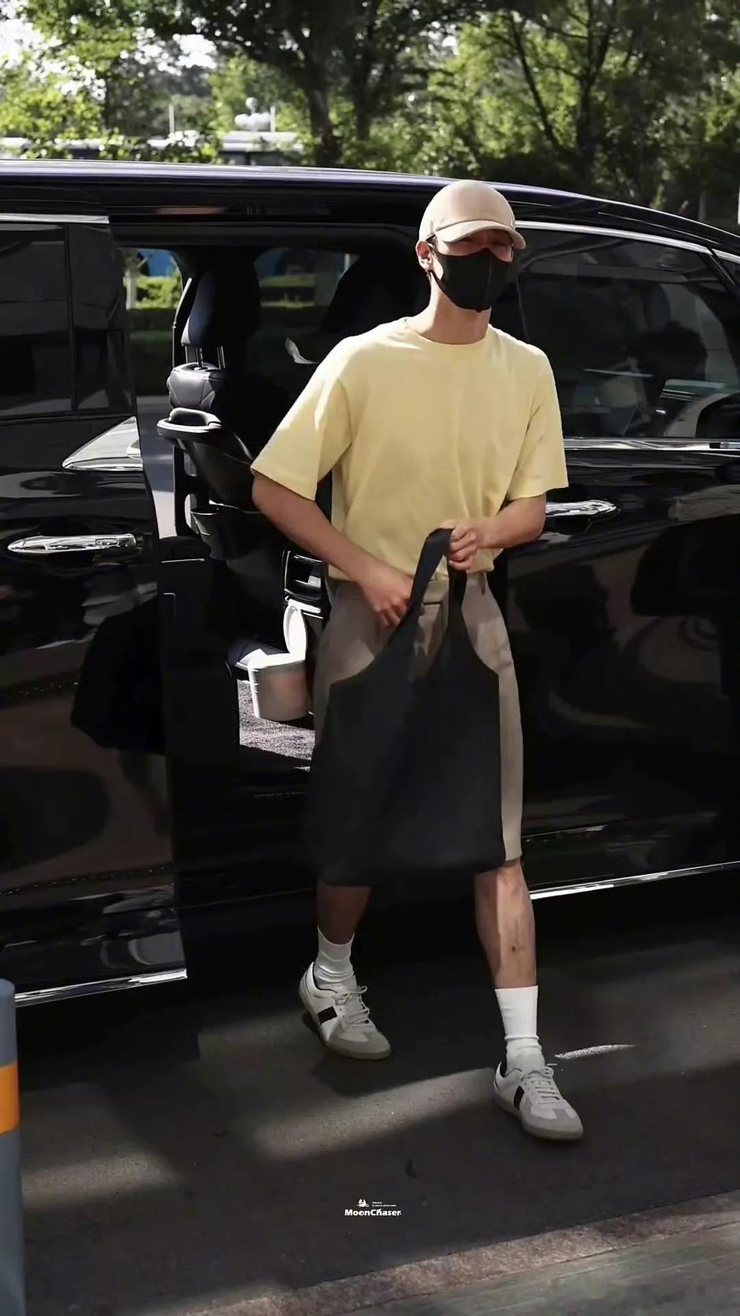 李昀锐、邓为撞衫了，谁驾驭的更好​​​