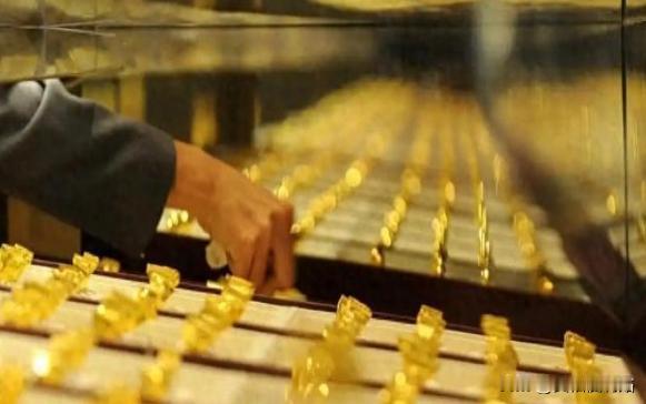 中美贸易战打了这么久，不少人都在问：咱存在美国的600多吨黄金，还能要回来不？答