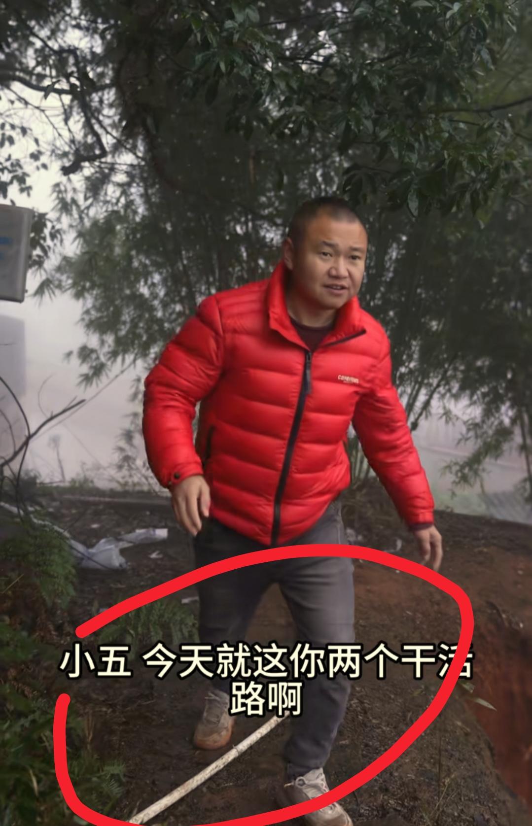 刚刚查了一下农村四哥不查不知道，一查真佩服，他竟然有自己的腊肉厂，还有一些工人