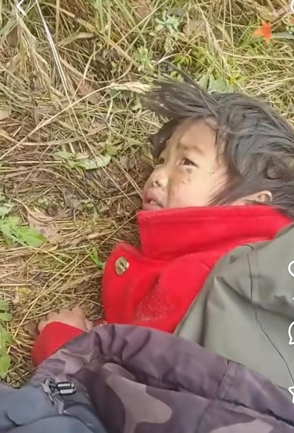 辽宁4岁女孩走失，野外生存3天2夜被找到，家人悬着的心终于可以放下了！这次