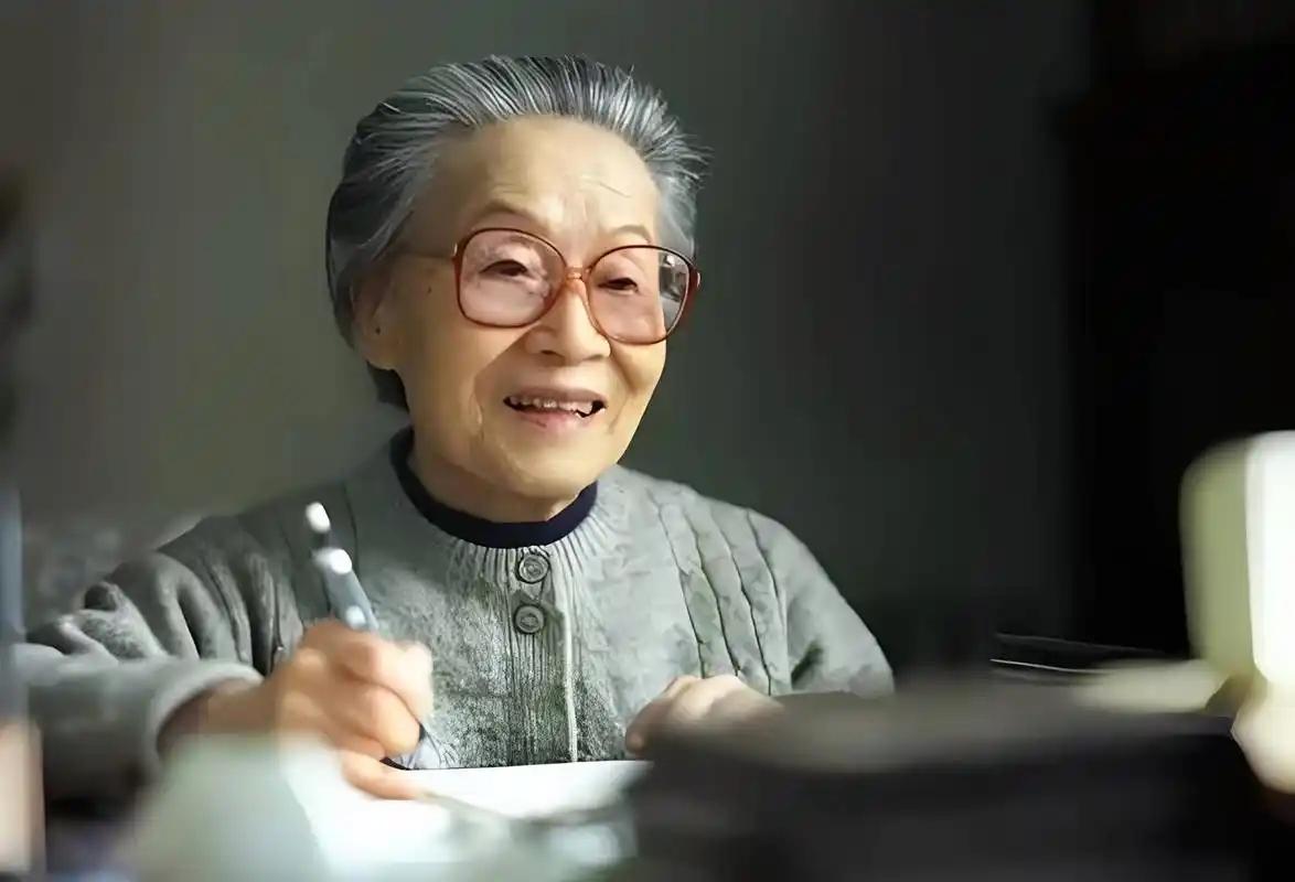 人到中年才明白，可以没有伴侣，没有兄弟姐妹，唯独不能没有工作。很多中年人都