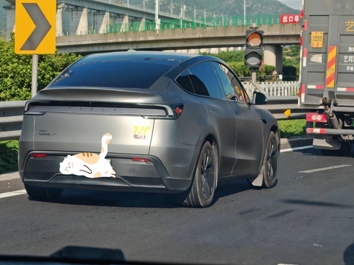 偶遇毛豆Y+还挺吸睛的[思考][思考]​​​