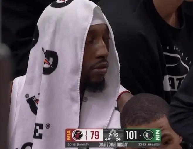 阿德巴约近9场场均11.8分10.9篮板，命中率仅有37.3（投篮）/25.0%