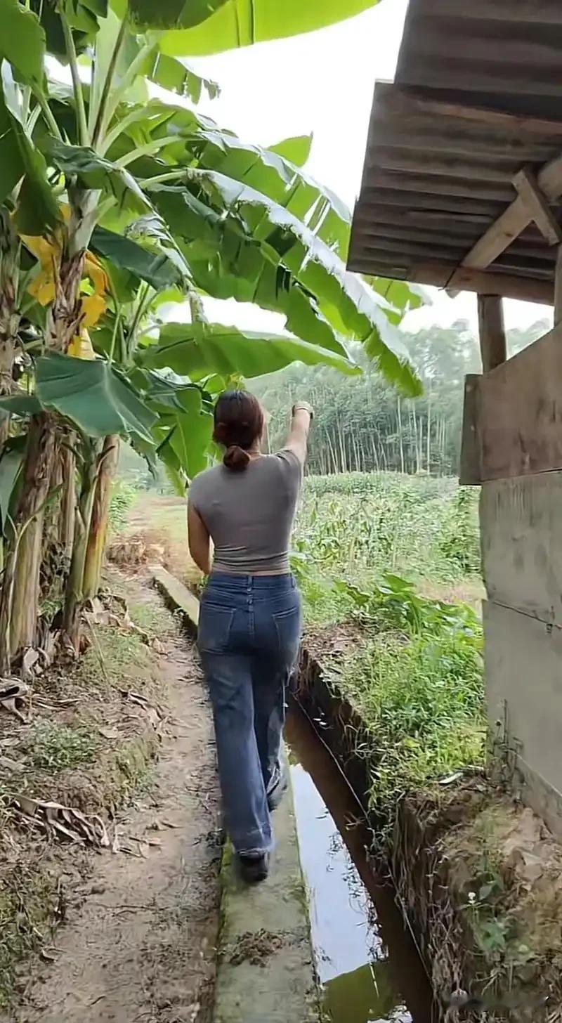 有时候同村的人真的很坏，我闺蜜今年38岁，离异3年。好不容易相亲认识了一个合