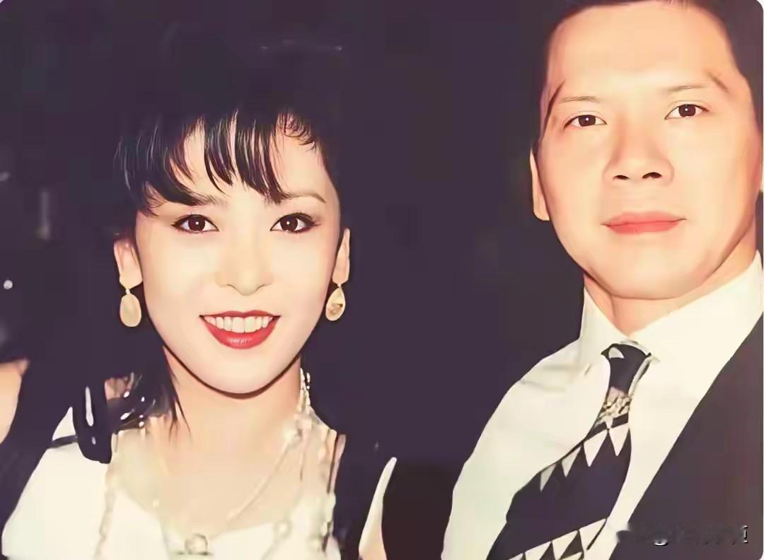 向太这几句话一出，瞬间觉得她很掉价，拉低向家的档次。向太说，她和向华强刚谈恋