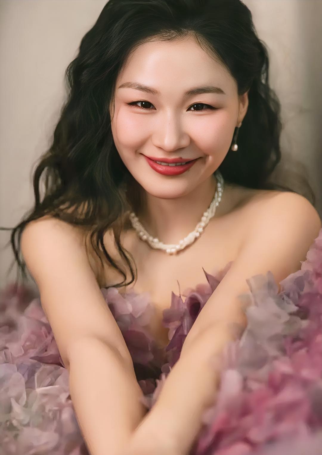 今天一早娱乐圈又是一个大瓜！王家卫的录音被曝光了，里面的内容让人震惊不已，这