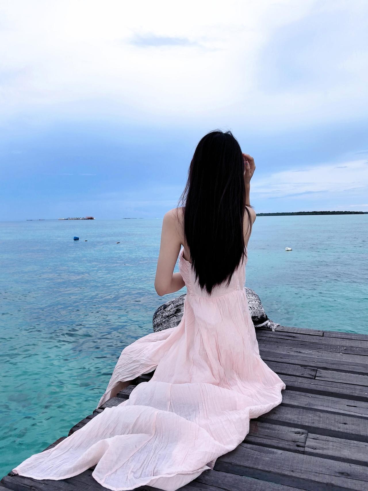 任何时候，只要感觉到不再被爱，一定要决绝地，转身离开，别问为什么，别找