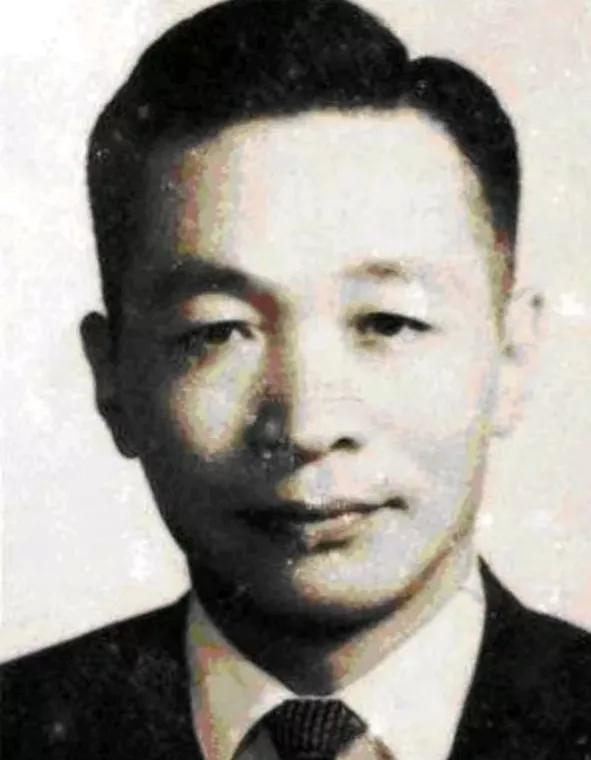 台湾谍王沈之岳挺有"传奇"色彩的。他早年潜伏进延安,企图获取情报。为了完成任务,