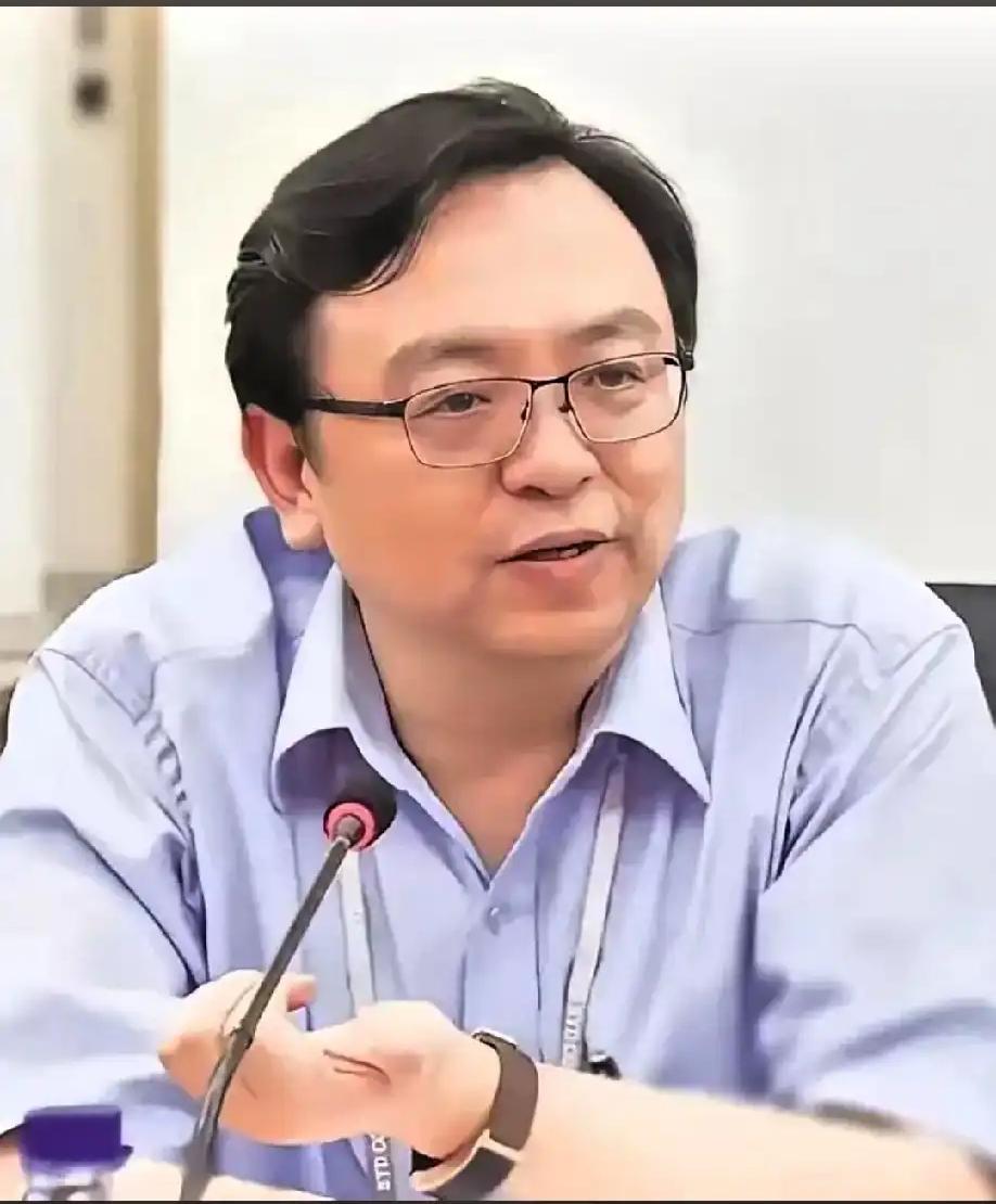 比亚迪负债6679亿，净利润123亿，这看起来负债率很高，但是仔细一看，真正要付
