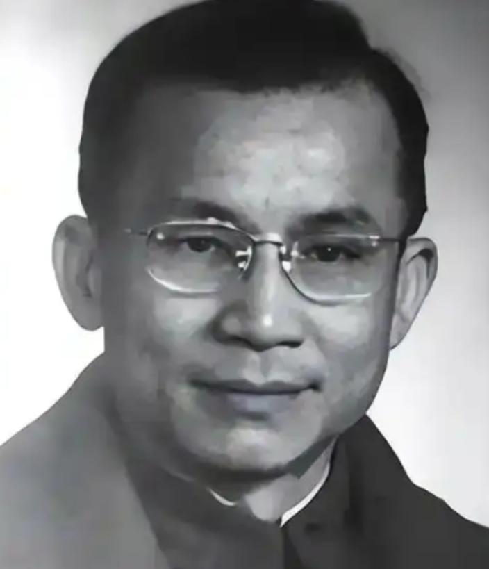 1942年延安，保卫部抓了个军统特务。常人看来，关押审问是标配。但保卫部长陈泊却