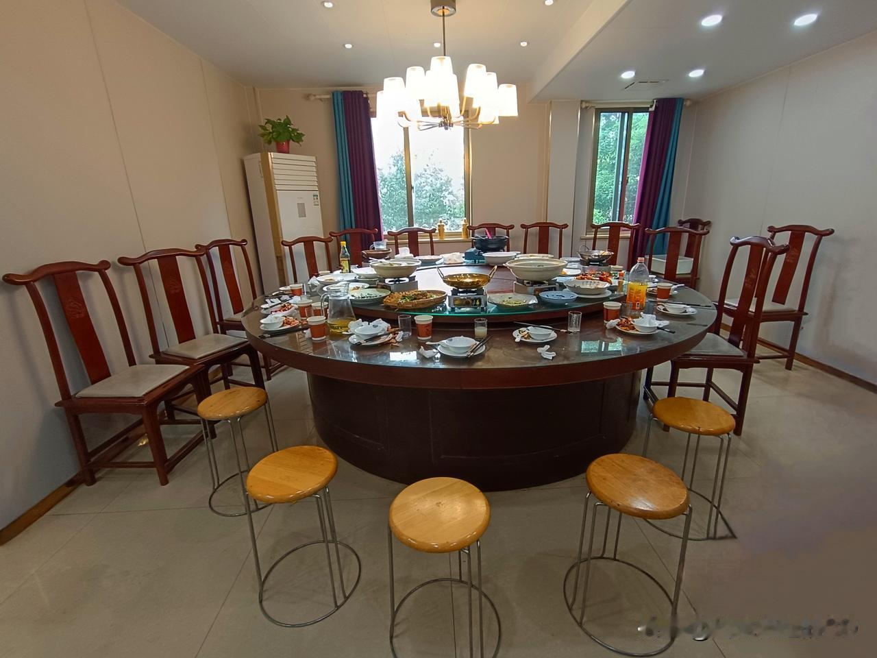 七大姑八大姨，都拜完了。应是最后一次年宴会了吧?!