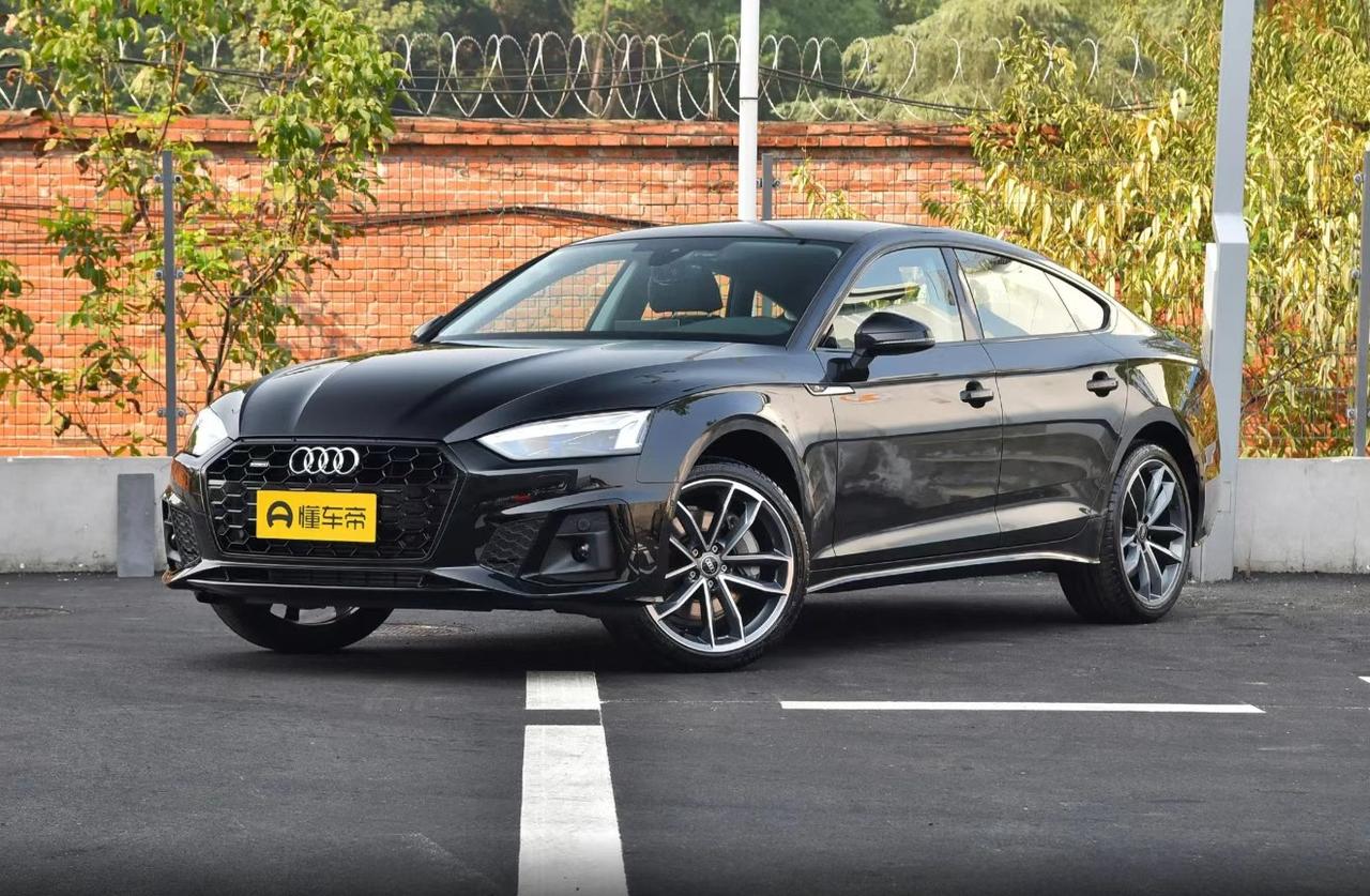 作为被称作“最美奥迪”的轿跑，奥迪A5确实让人一眼心动——无框车门、溜背线条、精