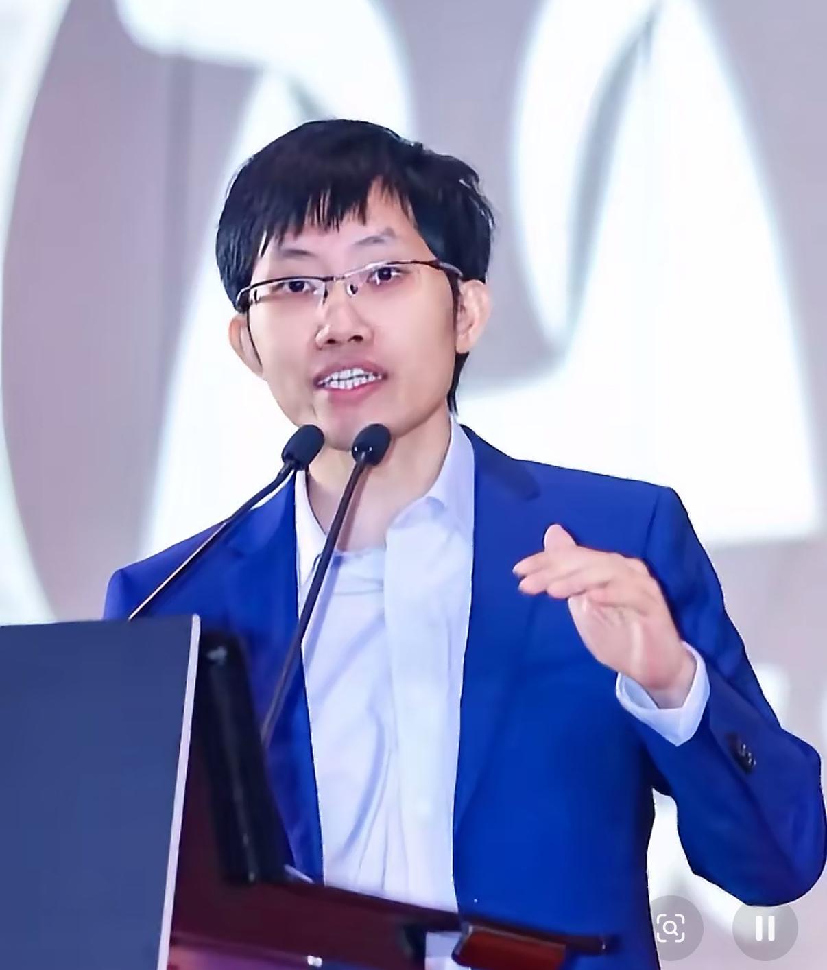 当初吹得有多神，现在骂得就有多狠！谁能想到，不到一年前还被全网捧上天的AI，