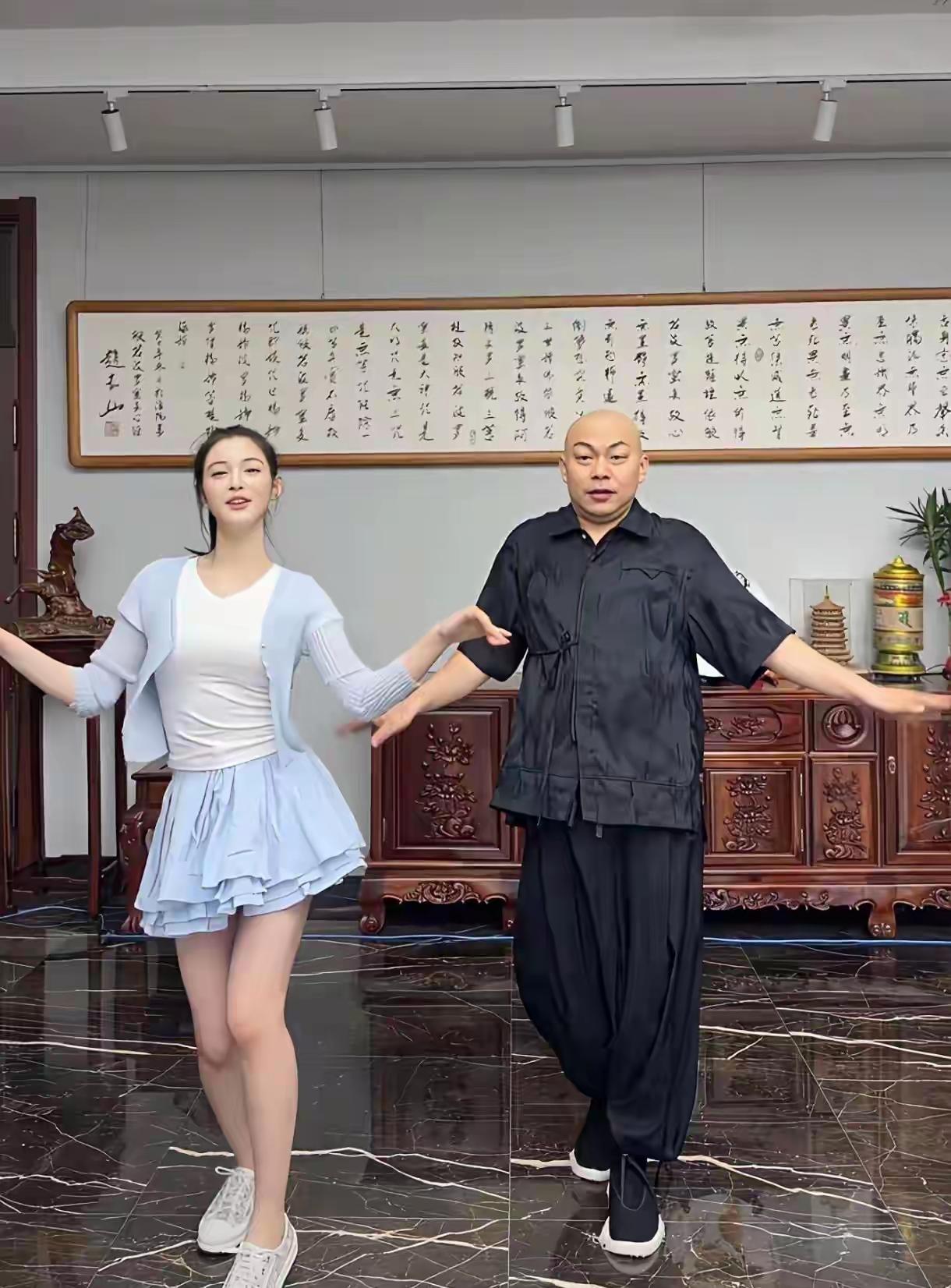 别瞎说了，这哪是程野女儿呀！对外说是干女儿，自己闺女才11岁，对着镜头热舞，