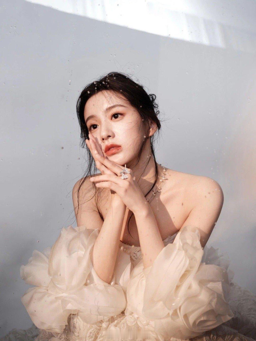 包上恩｜神仙颜值钝感美人！​​​