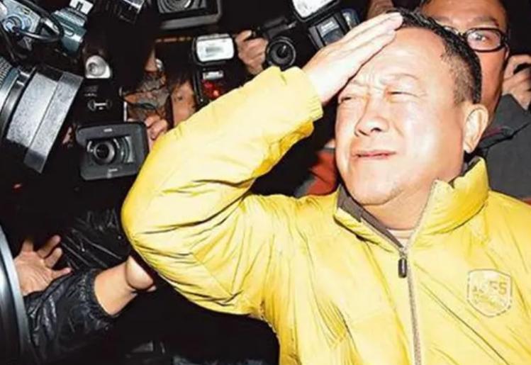 2001年，曾志伟刚从酒吧出来，就被几名壮汉狠揍了一顿。送医后，他被缝了29针，