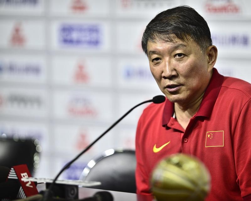 很多人批评中国女篮主帅宫鲁鸣重用中锋，说不符合现代篮球规律，这简直是开玩笑。看看