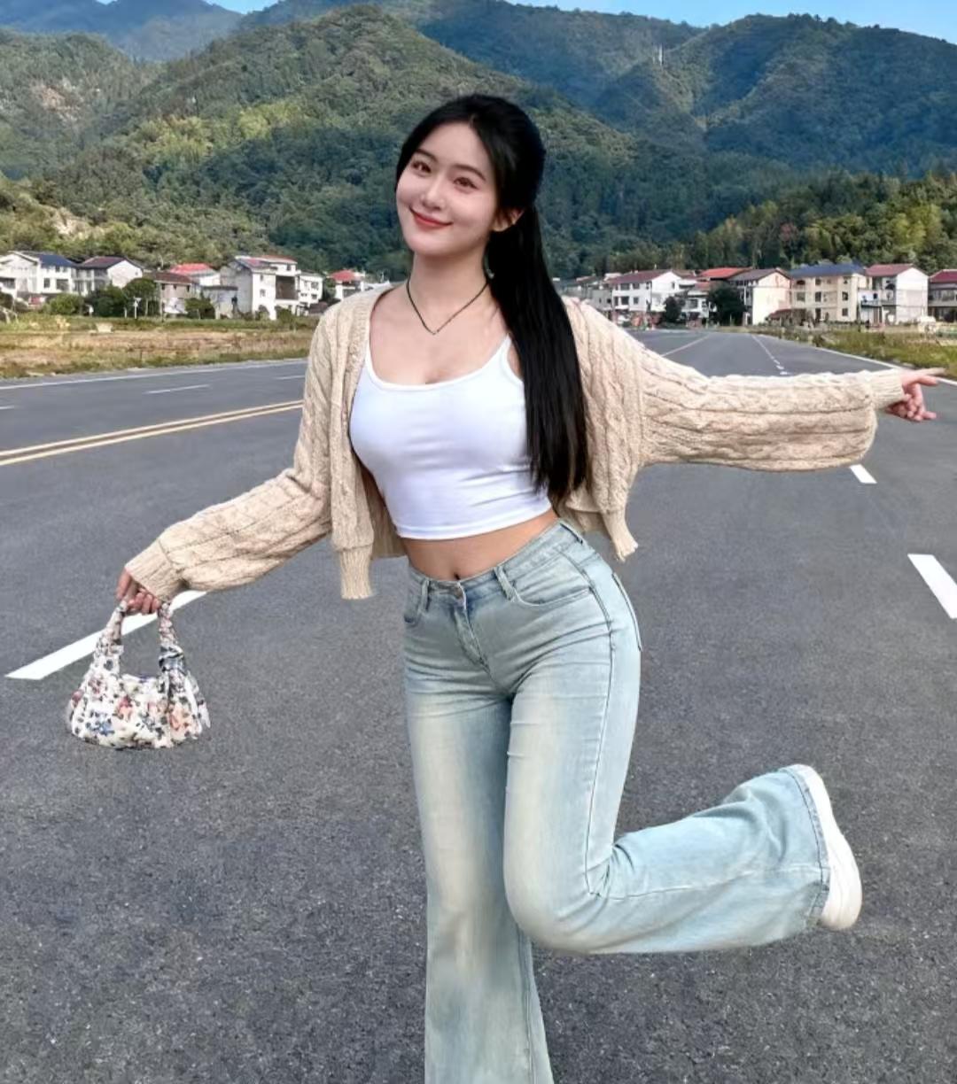 01年上海女生征婚宣言：想找80后大叔，成熟的来。女生身高162cm，体重46k