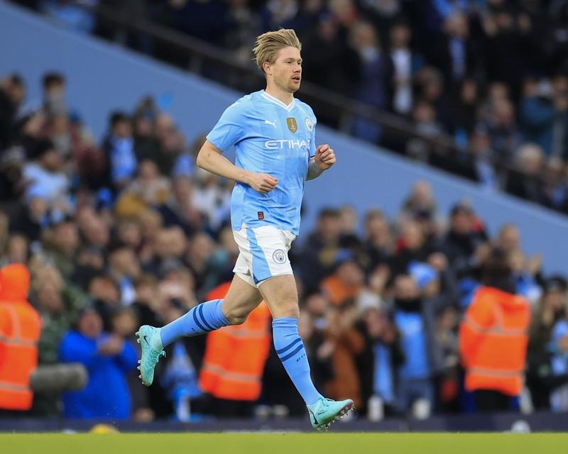 我其实很喜欢哈兰德，但是哈兰德的特点是一定要有一个强力的中场或者前腰给他造球。他