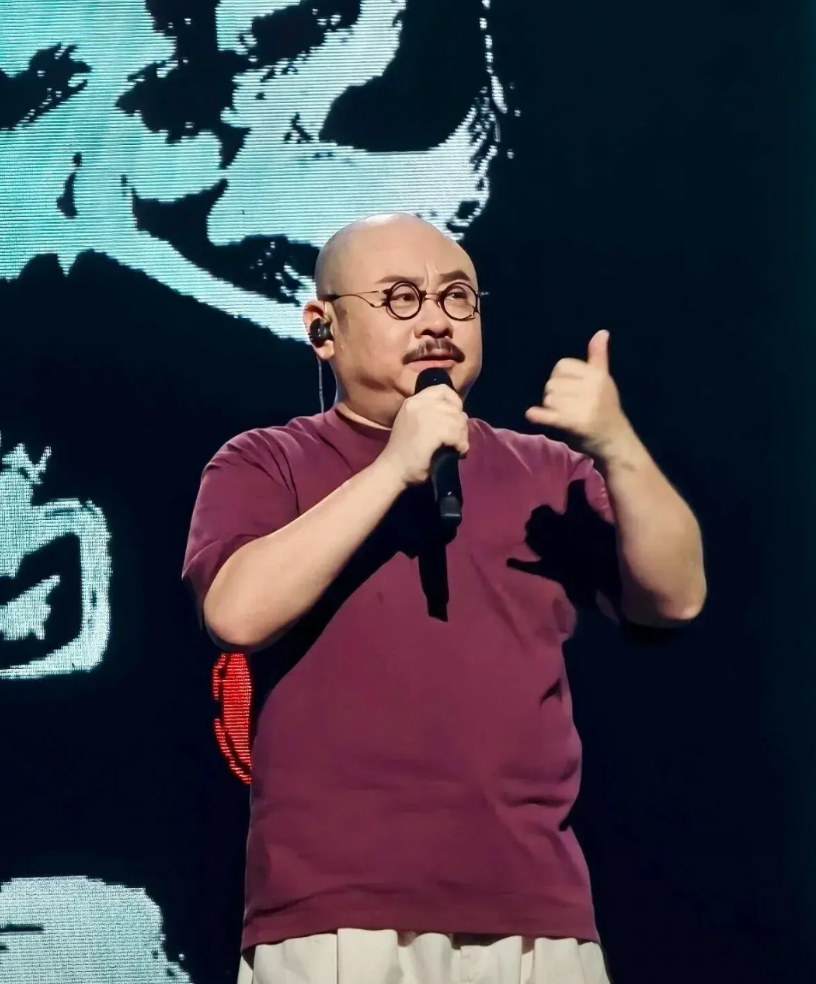 张学友都要哭了！他怎么都没想到，同样是开演唱会而已为什么刀郎来重庆以后，大家