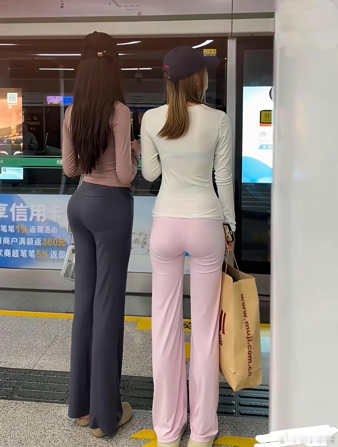 左边是梦想，右边是生活。⁠​​​