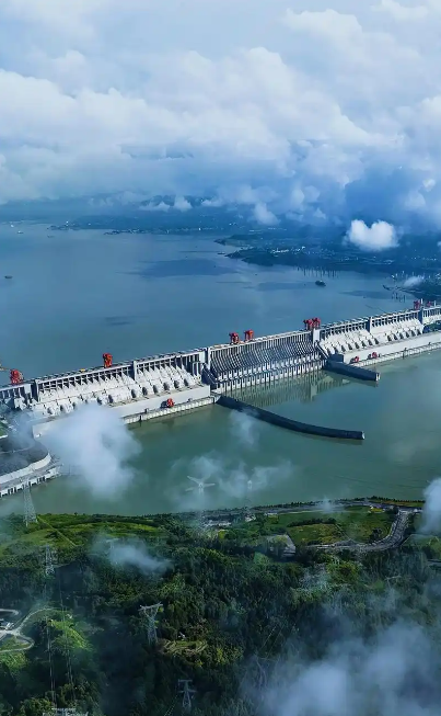 三峡大坝每年都在悄悄放水。一次就放空221.5亿立方米。别一看到三峡水位下降