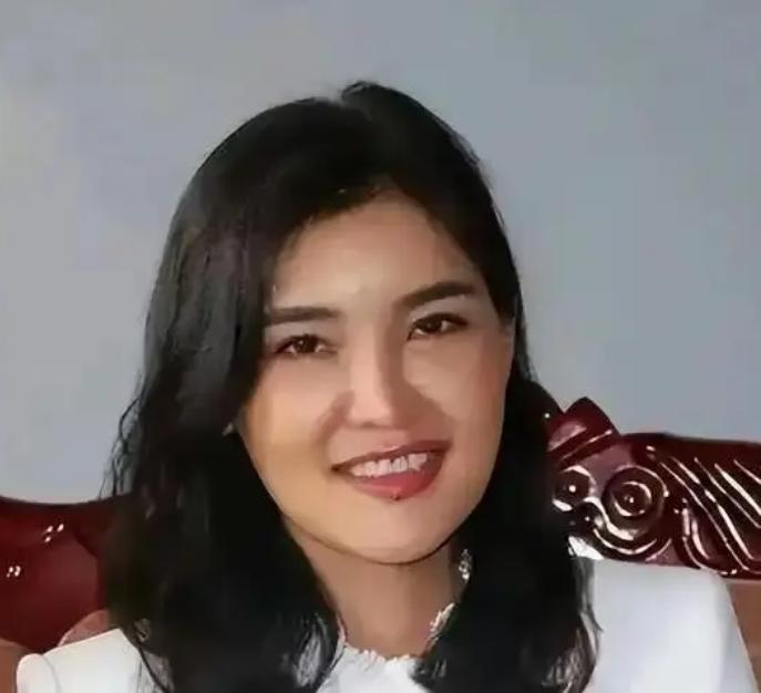 她是缅北电诈"毒蝎"白应兰，却自诩"爱心女神"，削骨磨腮换脸窜去欧洲，三度被拦！