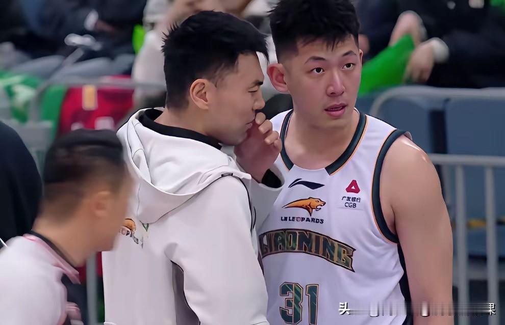 有模有样！李晓旭身份转换效果立竿见影。随着韩德君退役，张镇麟转会上海，辽宁队