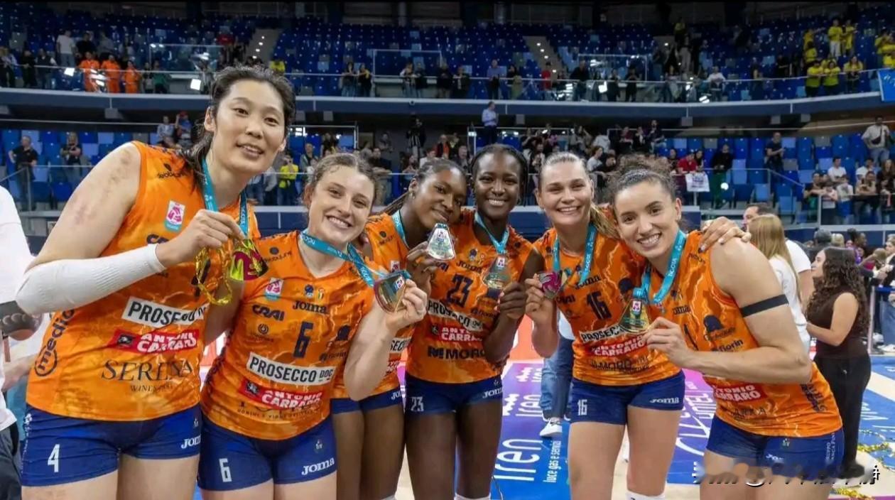 祝贺朱婷又拿冠军，第26次夺冠!今天凌晨结束了意大利女排甲级联赛总决赛第4回合