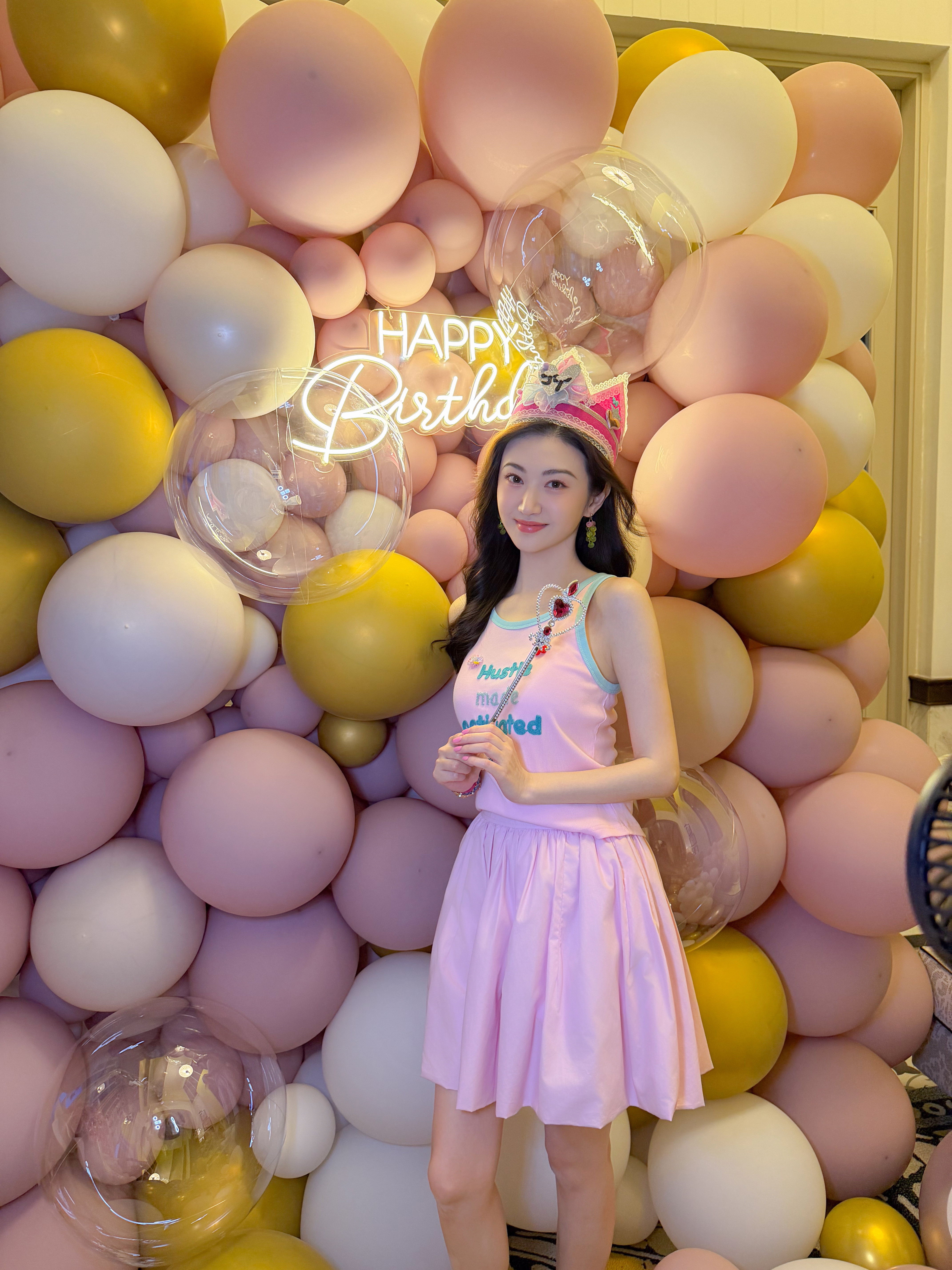 景甜x最新一组生日营业照🎂景甜一口气发了36张照片
